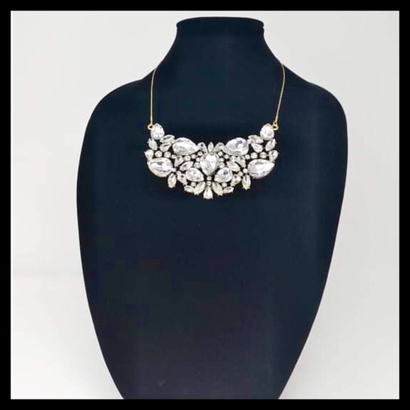 AMRITA SINGH Bib Necklace Clear Crystals & Sliding Gold Chain - Picture 5 of 8